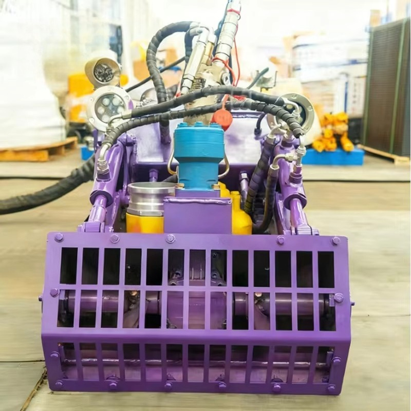 追跡式浚渫ロボット　港湾清掃用遠隔操作クローラー - Robot Track のレビューと価格