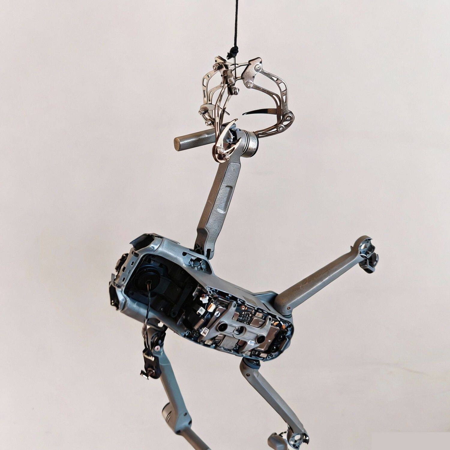軽量 40 グラムステンレス鋼ドローンレスキュークローフック - Robot Gripper Claw のレビューと価格
